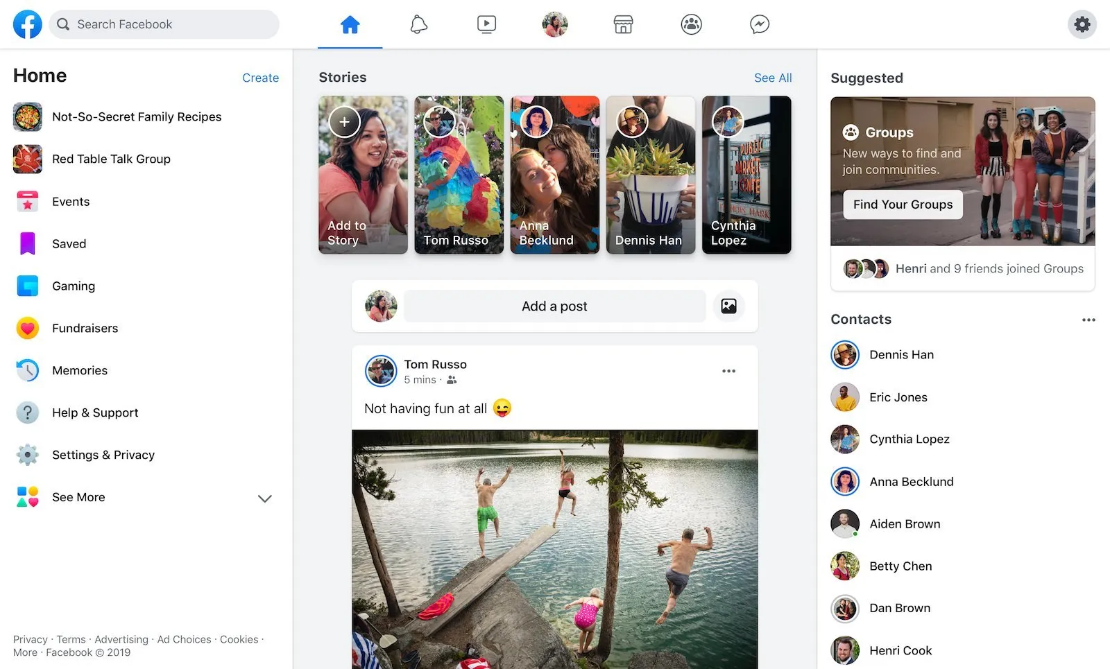 Facebook’un yeni masaüstü tasarımında üst sekmeler, hikayeler ve ana sayfa akışı ekran görüntüsü